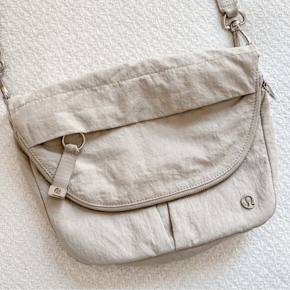 Lululemon Festival Bag Chrome Silver Grey 5L - Picture 2 of 6